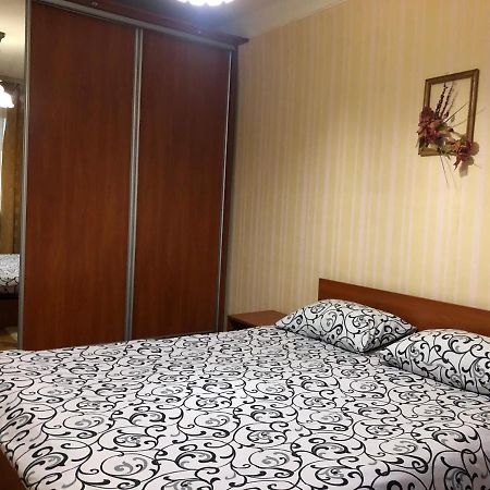 Kyiv Apartment On Peremohy Avenue 16 Daily Rent Exterior foto